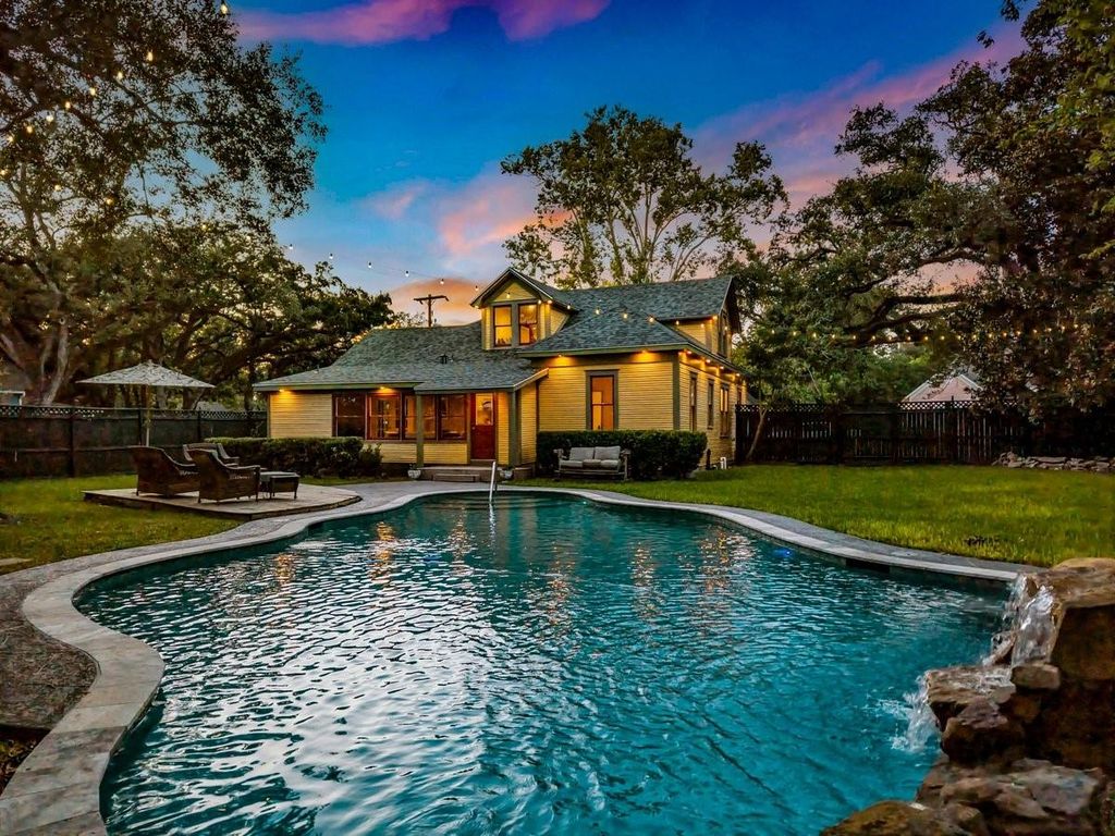 517 W Sidnor Street, Alvin, TX 77511