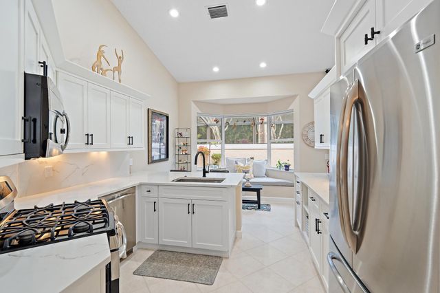 8164 Sandpiper Way, West Palm Beach, FL 33412