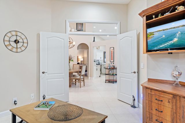 8164 Sandpiper Way, West Palm Beach, FL 33412