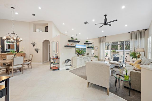 8164 Sandpiper Way, West Palm Beach, FL 33412