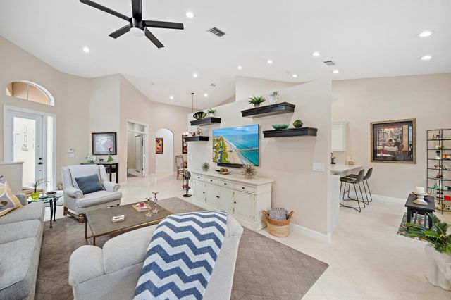 8164 Sandpiper Way, West Palm Beach, FL 33412