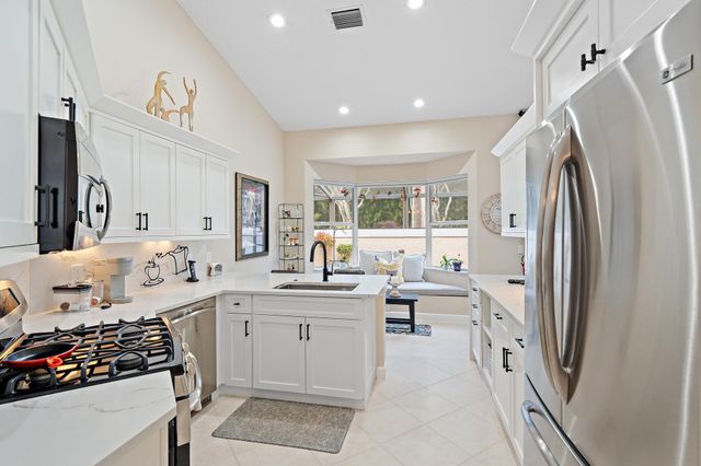 8164 Sandpiper Way, West Palm Beach, FL 33412