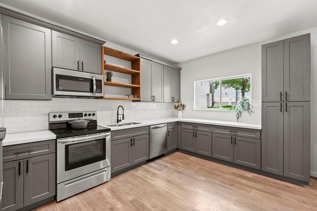 1115 Augusta Drive 26, Houston, TX 77057