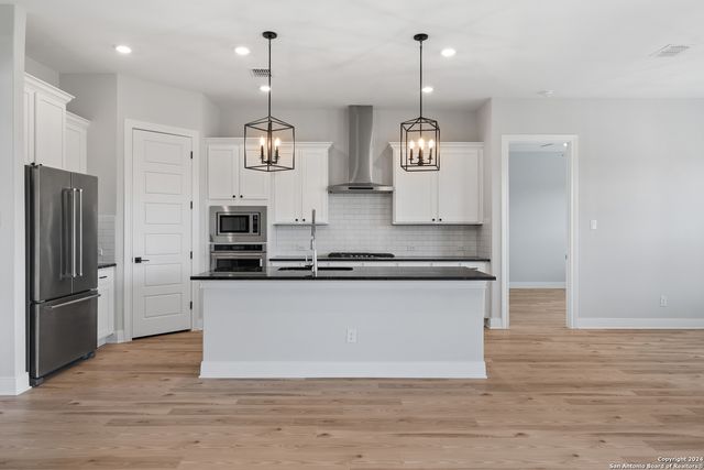 204 Azalea Alley, Castroville, TX 78009