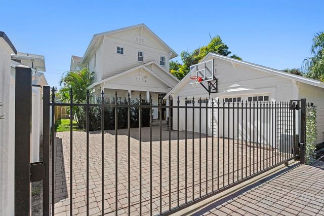 2115 W WATROUS AVENUE, Tampa, FL 33606