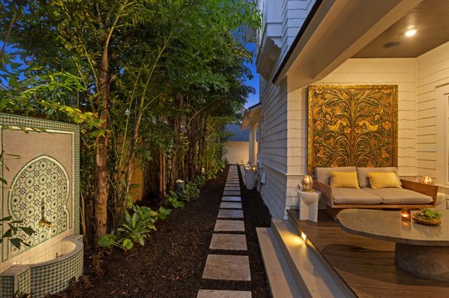 2115 W WATROUS AVENUE, Tampa, FL 33606