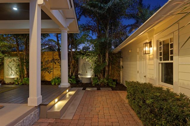 2115 W WATROUS AVENUE, Tampa, FL 33606