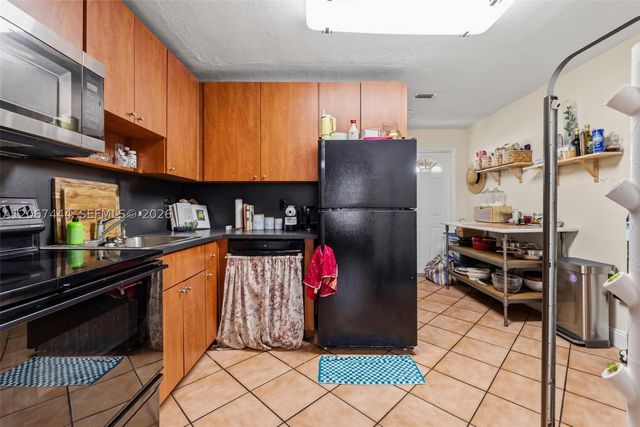 3147 Mcdonald St 2, Miami, FL 33133