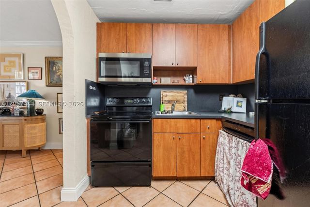 3147 Mcdonald St 2, Miami, FL 33133
