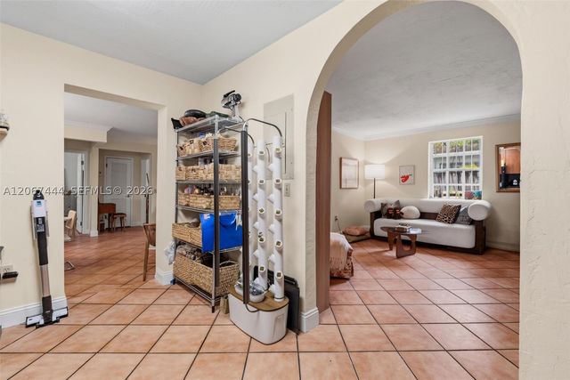 3147 Mcdonald St 2, Miami, FL 33133