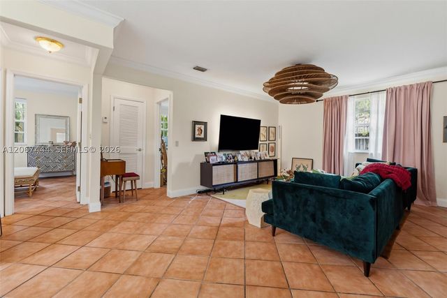 3147 Mcdonald St 2, Miami, FL 33133