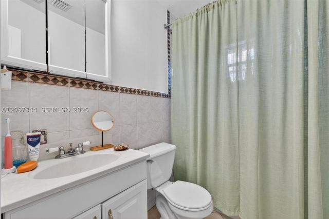 3147 Mcdonald St 2, Miami, FL 33133