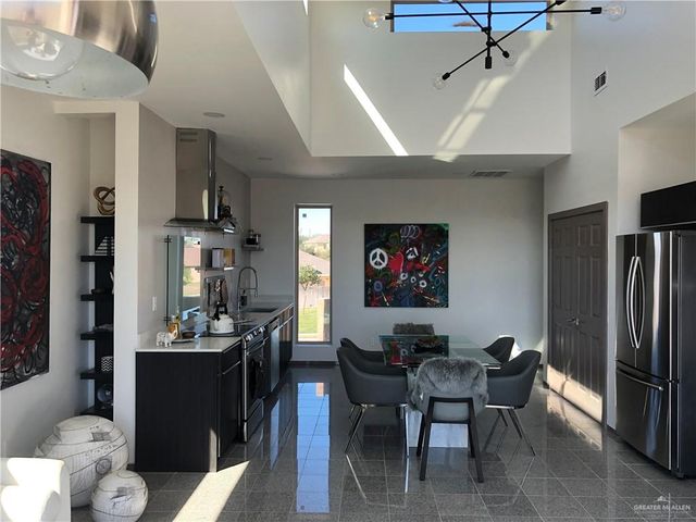 305 Palm Shores Boulevard 102B, La Joya, TX 78560