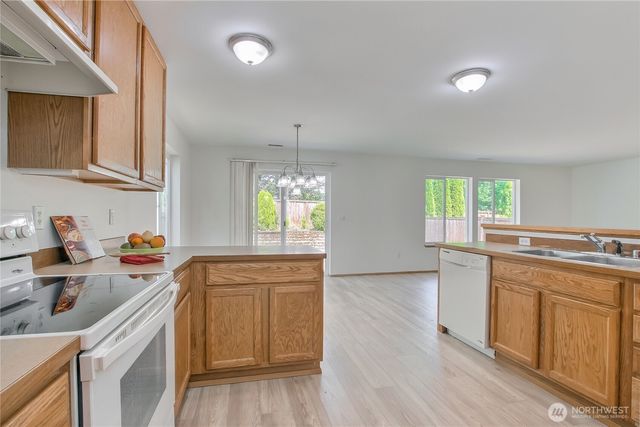 23704 SE 243rd Place, Maple Valley, WA 98038