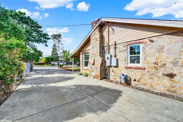 2049 Monticello Rd, Napa, CA 94558
