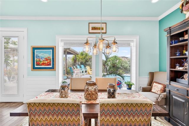616 Shoreline Cir, Port Aransas, TX 78373