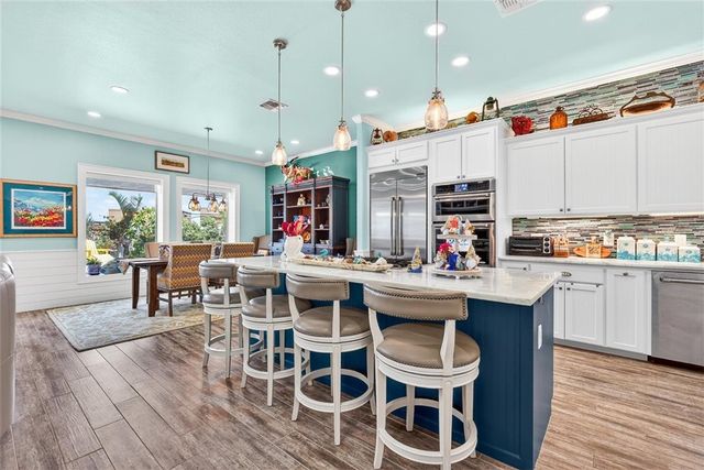 616 Shoreline Cir, Port Aransas, TX 78373