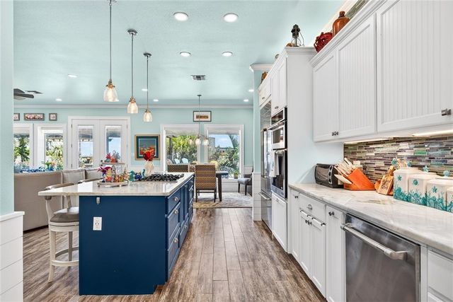 616 Shoreline Cir, Port Aransas, TX 78373