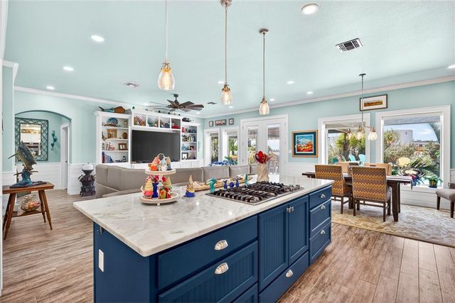 616 Shoreline Cir, Port Aransas, TX 78373