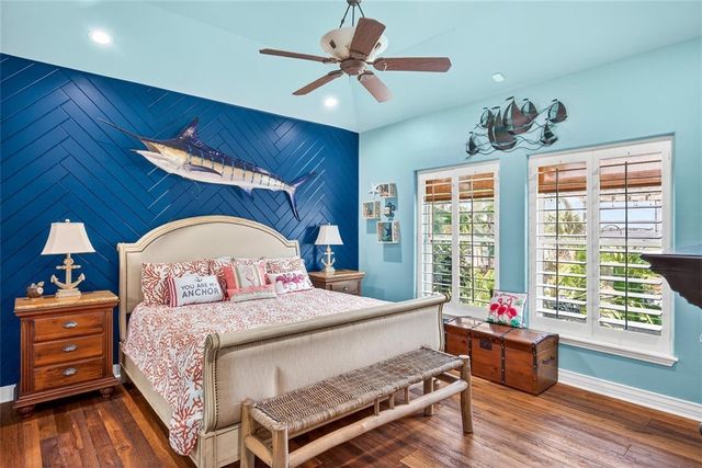 616 Shoreline Cir, Port Aransas, TX 78373