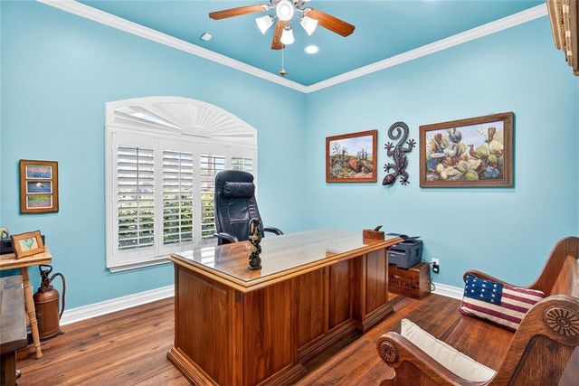 616 Shoreline Cir, Port Aransas, TX 78373