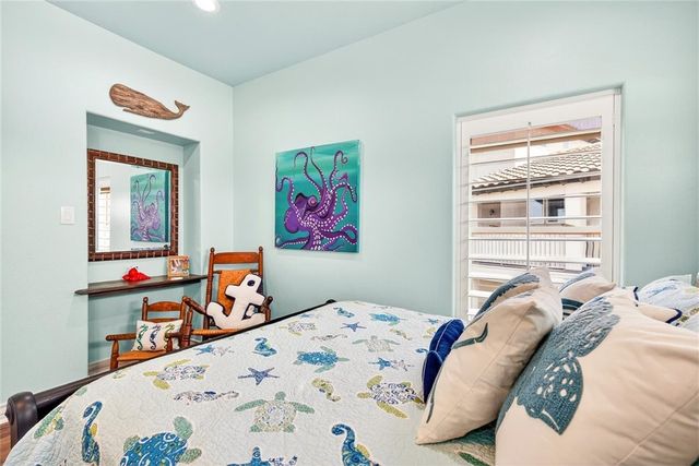 616 Shoreline Cir, Port Aransas, TX 78373