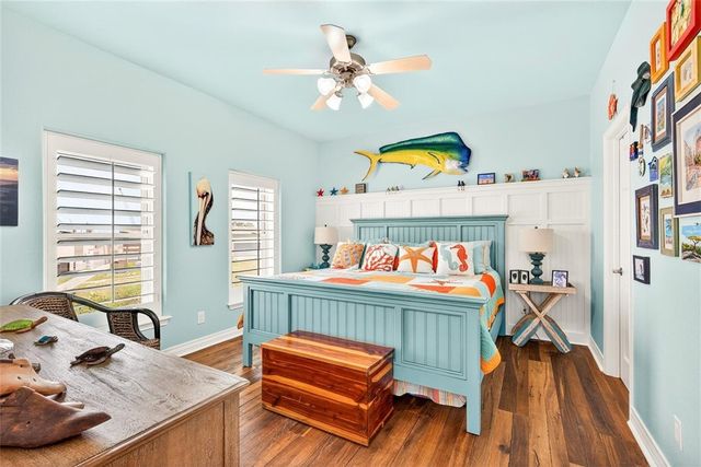 616 Shoreline Cir, Port Aransas, TX 78373