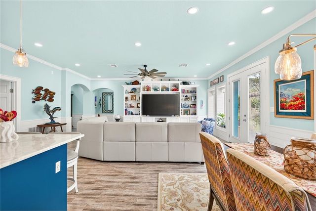 616 Shoreline Cir, Port Aransas, TX 78373
