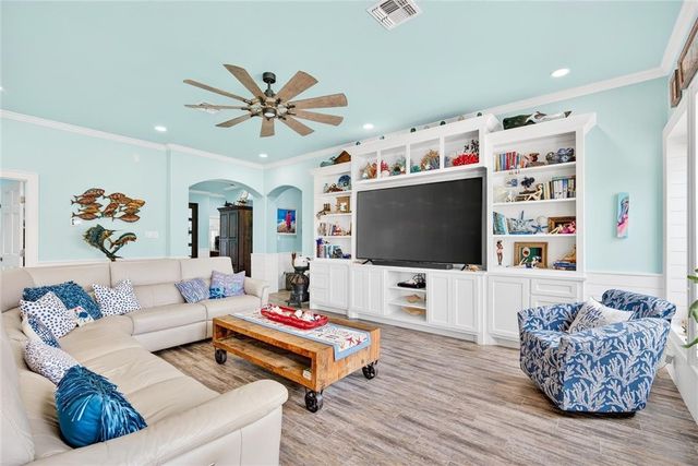 616 Shoreline Cir, Port Aransas, TX 78373