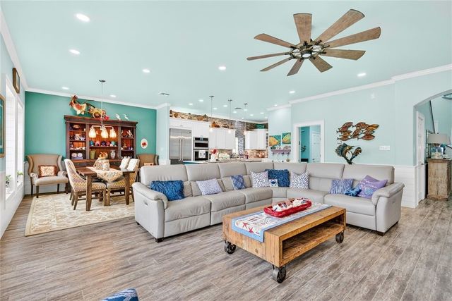 616 Shoreline Cir, Port Aransas, TX 78373