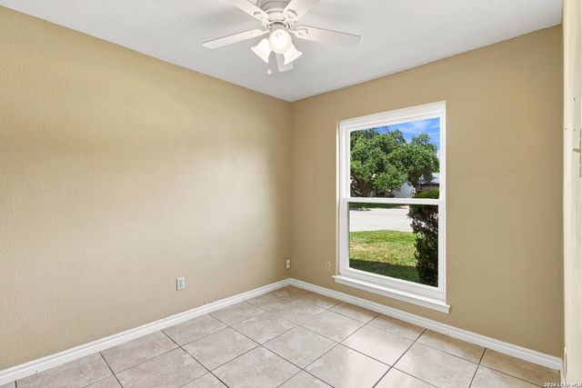 5943 CLIFF VALLEY DR, San Antonio, TX 78250