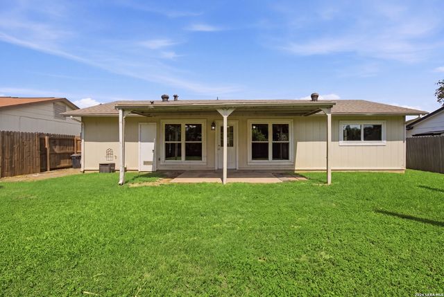 5943 CLIFF VALLEY DR, San Antonio, TX 78250