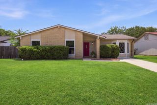 5943 CLIFF VALLEY DR, San Antonio, TX 78250