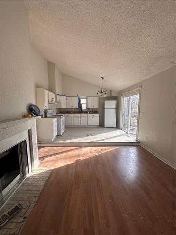 9516 Manning Avenue, Kansas City, MO 64134