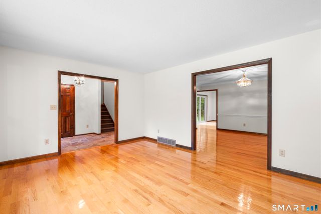 34 Ox Bow Lane, Woodbridge, CT 06525