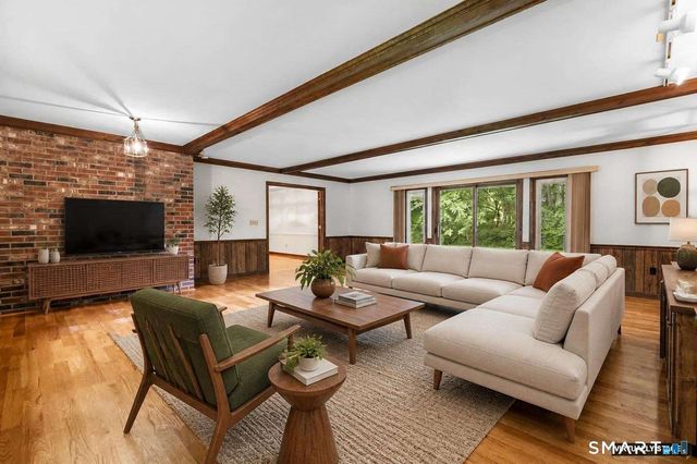 34 Ox Bow Lane, Woodbridge, CT 06525