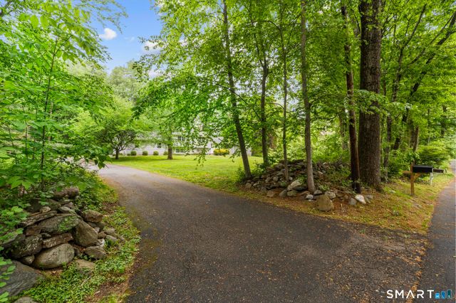 34 Ox Bow Lane, Woodbridge, CT 06525