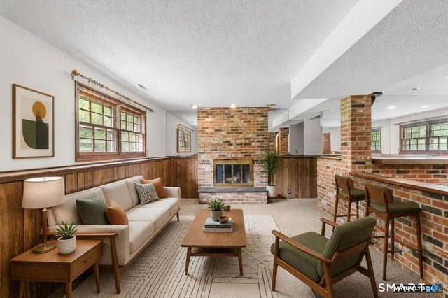 34 Ox Bow Lane, Woodbridge, CT 06525