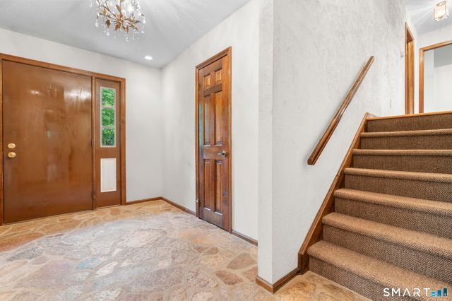 34 Ox Bow Lane, Woodbridge, CT 06525