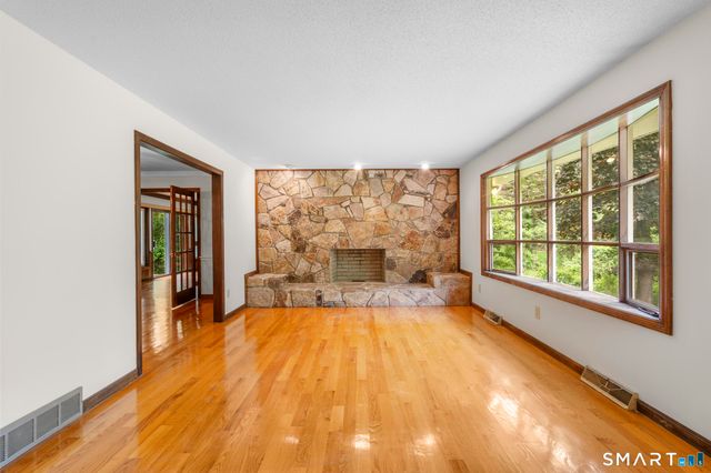 34 Ox Bow Lane, Woodbridge, CT 06525