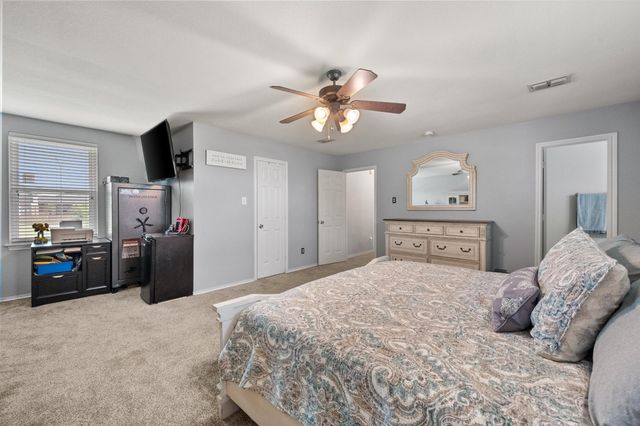517 Zachum Drive, Arlington, TX 76002