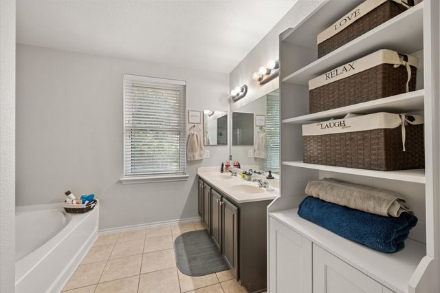 517 Zachum Drive, Arlington, TX 76002