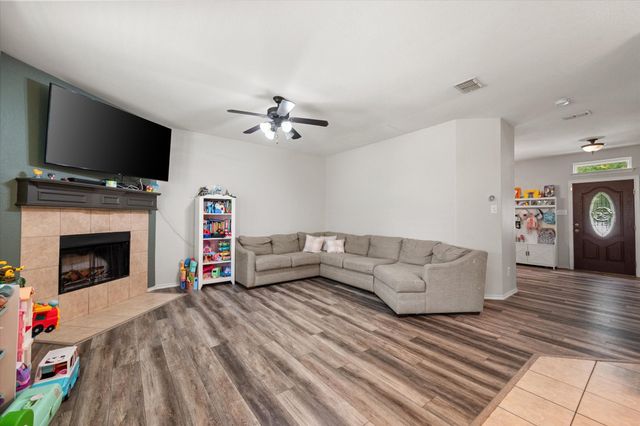 517 Zachum Drive, Arlington, TX 76002