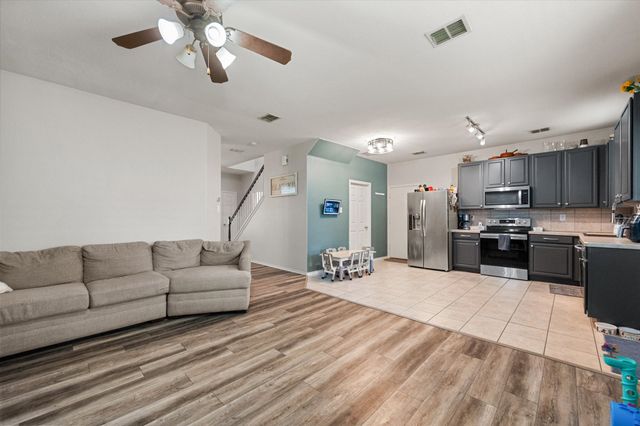 517 Zachum Drive, Arlington, TX 76002