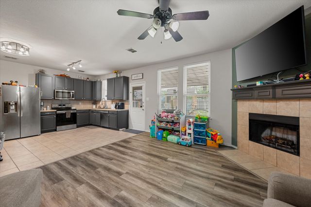 517 Zachum Drive, Arlington, TX 76002