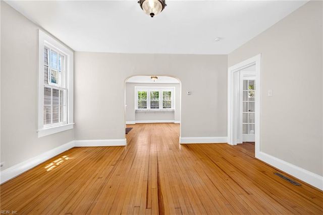 222 Glasgow St, Portsmouth, VA 23704