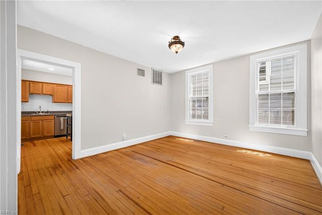 222 Glasgow St, Portsmouth, VA 23704