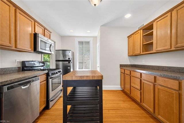 222 Glasgow St, Portsmouth, VA 23704