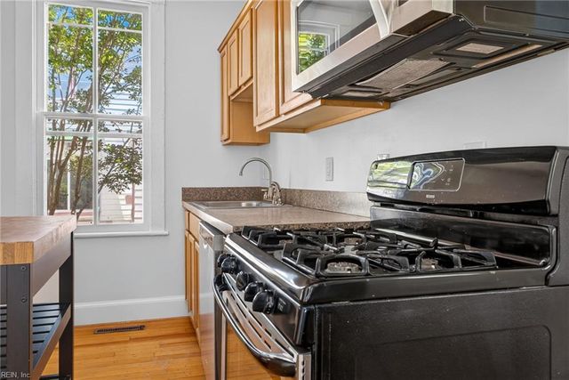 222 Glasgow St, Portsmouth, VA 23704