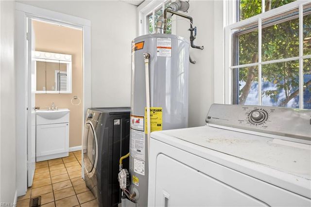 222 Glasgow St, Portsmouth, VA 23704